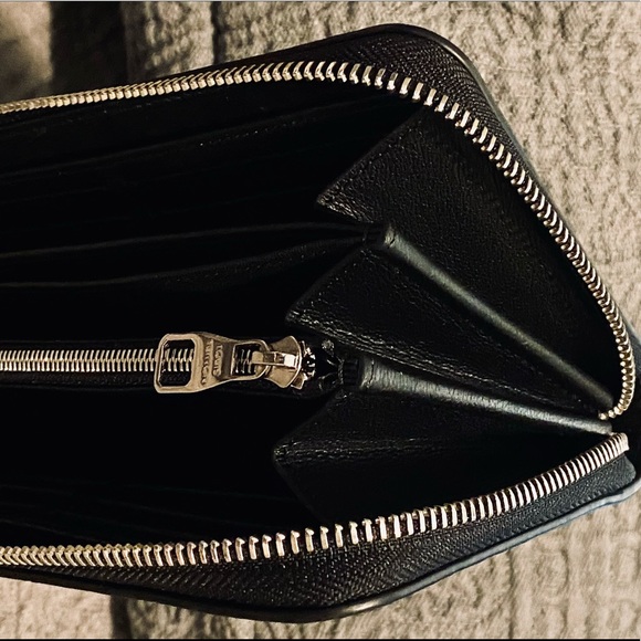 🦄🦄 Louis Vuitton Python Zippy 🦄🦄 - Picture 8 of 16